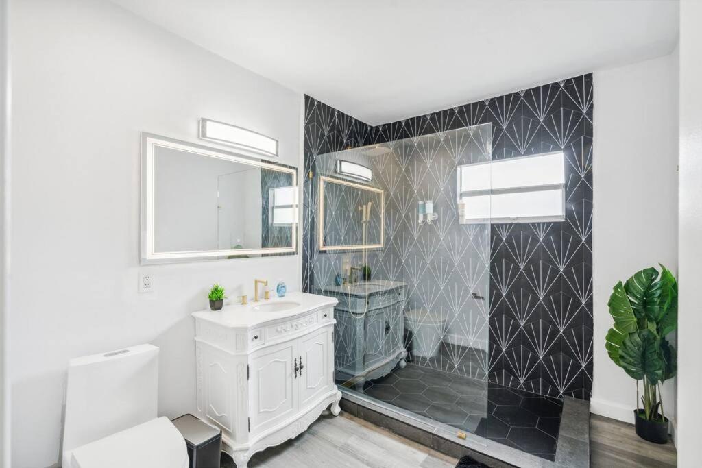 New! Havana Nights Villa ! Walk To Calle Ocho! Маямі Екстер'єр фото