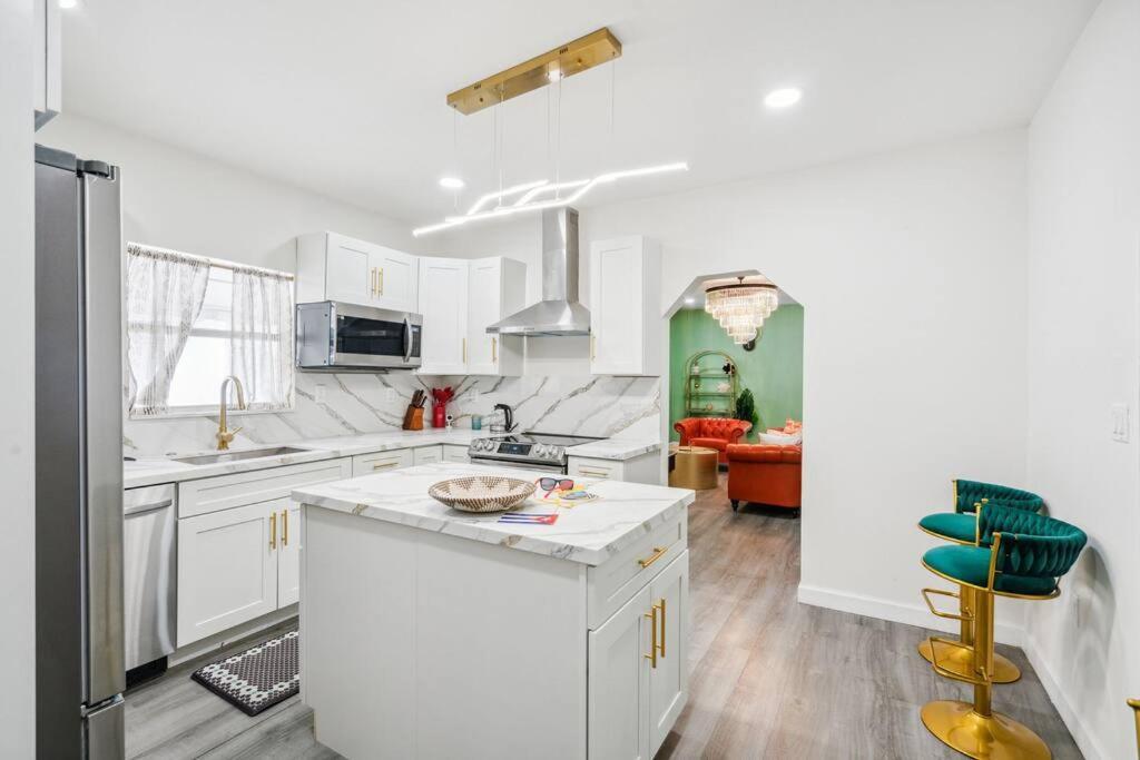 New! Havana Nights Villa ! Walk To Calle Ocho! Маямі Екстер'єр фото